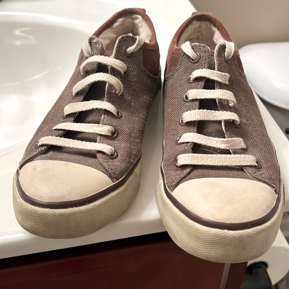UGG s Women’s Converse style sneakers good condition Light Brown size 5m